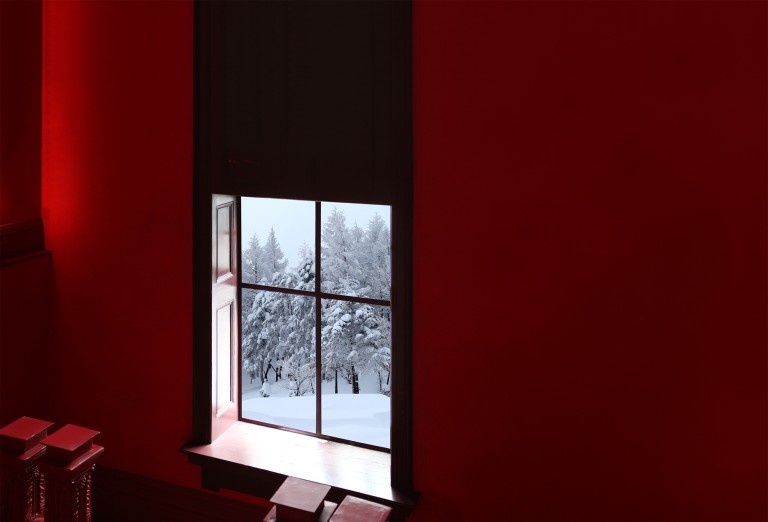 임창민, into a time frame_Shanghai red wall, 108X72cm, Pigment print, LED monitor, 2015.jpg